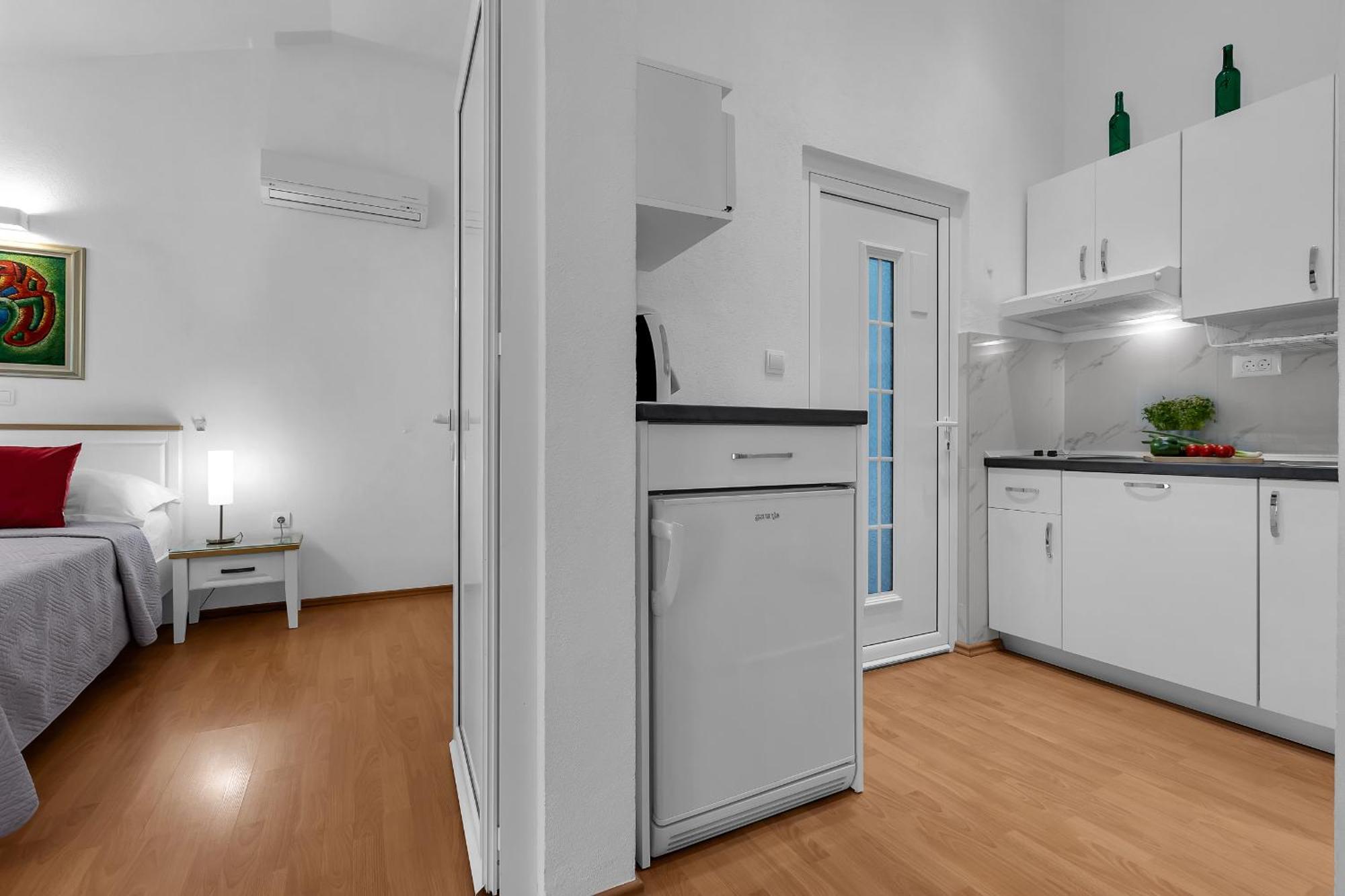 Apartments Villa Katarina Tučepi Buitenkant foto