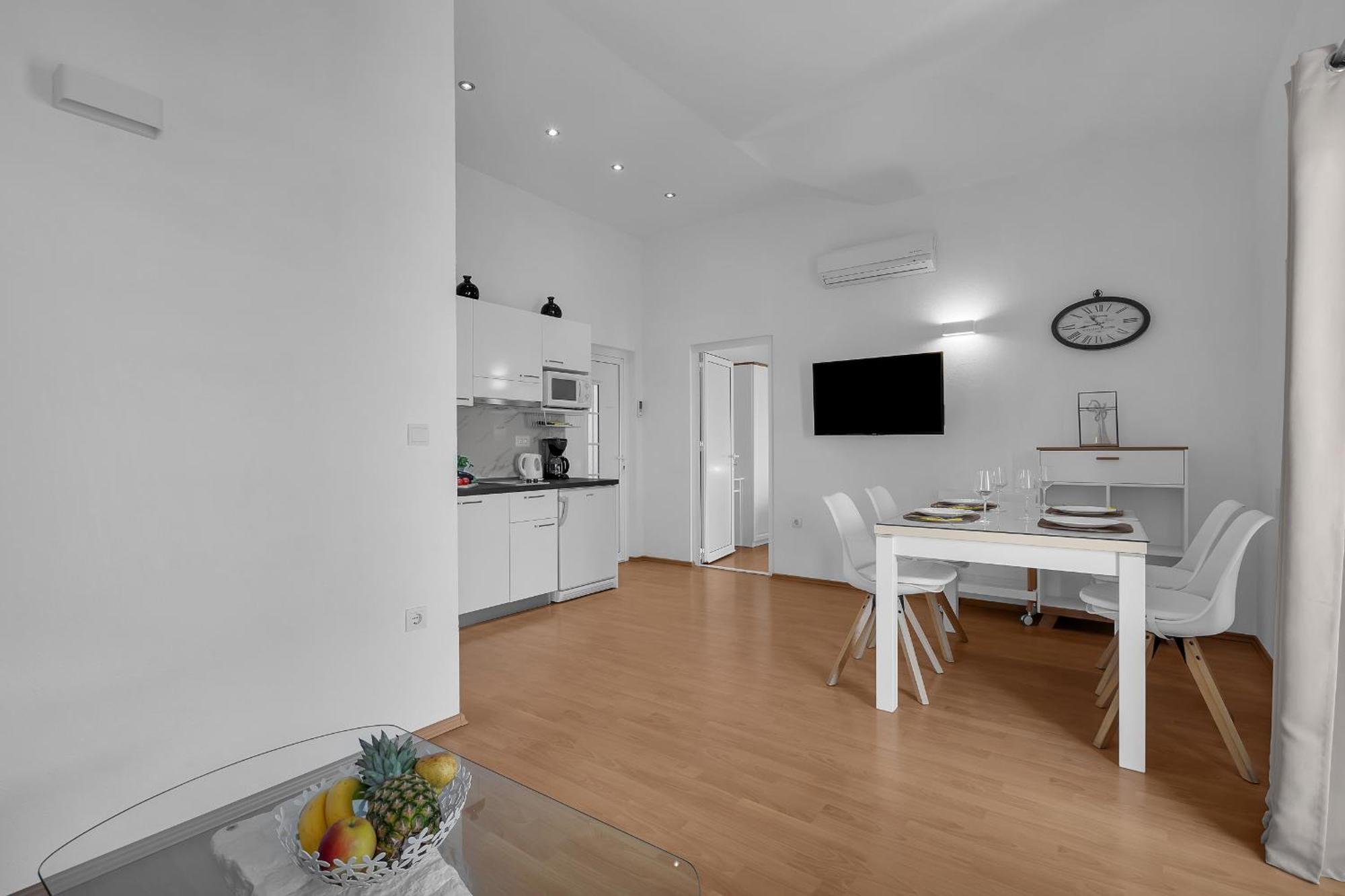 Apartments Villa Katarina Tučepi Buitenkant foto