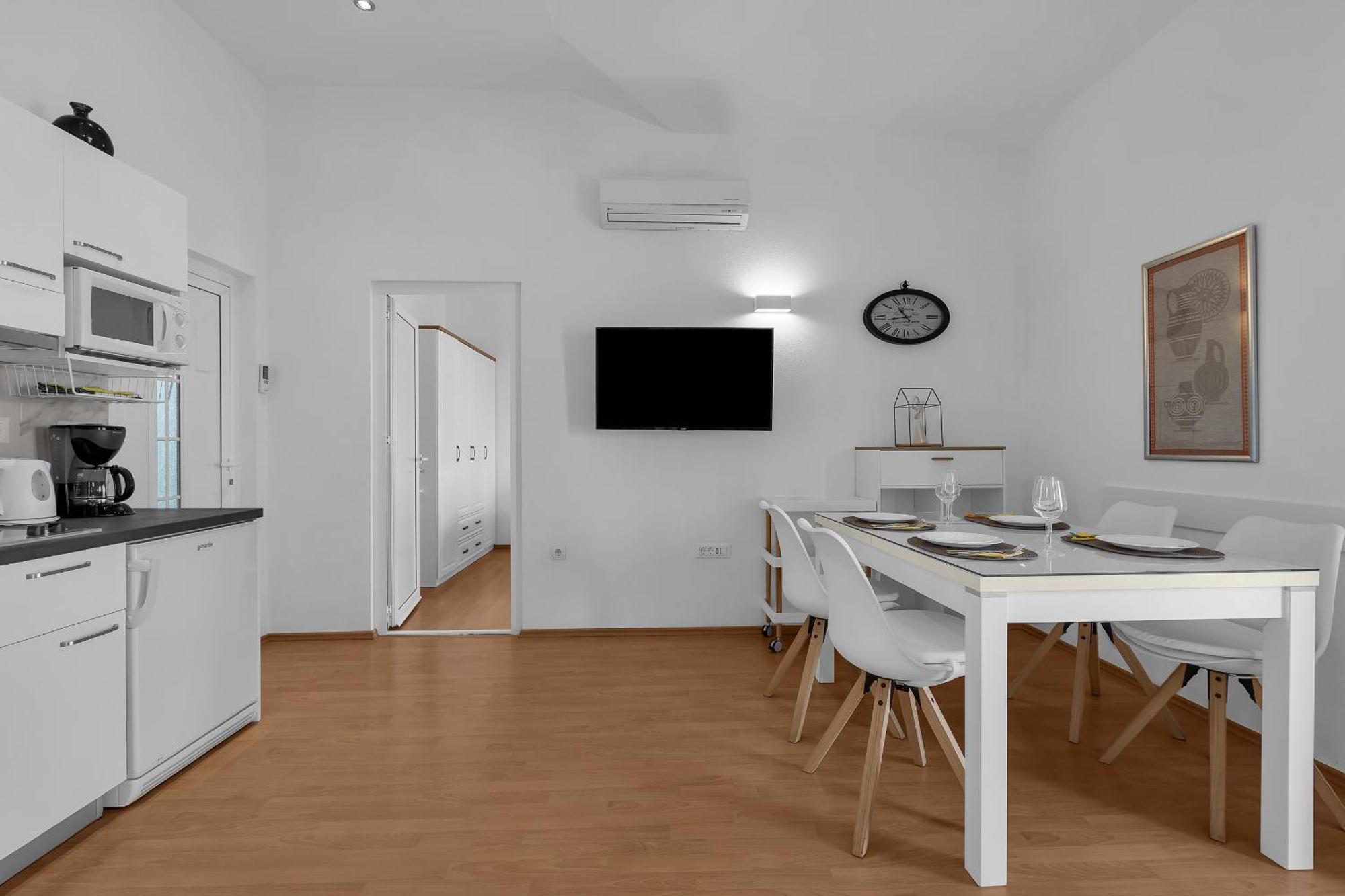 Apartments Villa Katarina Tučepi Buitenkant foto